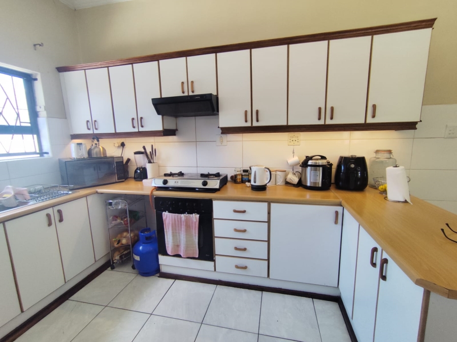 5 Bedroom Property for Sale in Athlone Western Cape